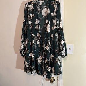 Brand New with tags Lulus Green and White Multi Lounge Duster Dress